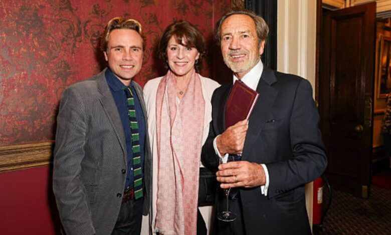Robert Lindsay